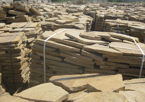 Kamenclub.ru: Песчаник пластушка желтый с рисунком (3 см)  купить в Мариуполе песчаник желтый с рисунком, рыжий, желтый песчаник пластушка ландшафтная рваная 8 500 руб/м3   фото КАМЕНЬ КЛУБ