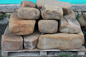 Kamenclub.ru: Песчаник для строительства и кладки (фр. 200-400 мм)  купить в Мариуполе песчаник бежевый серый рыжий желтый блоки для строительства из песчаника 6500 руб/т   фото КАМЕНЬ КЛУБ