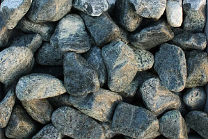 Kamenclub.ru: Щебень галтованный зеленый (змеевик) фр. 50-100 мм.  купить в Мариуполе галтовка мраморная зеленый, салатовый мрамор 12 500 руб/т   фото КАМЕНЬ КЛУБ