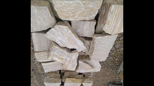 Kamenclub.ru: Песчаник пластушка желтый с рисунком (4-6 см)  купить в Мариуполе плитняк пластушка желтый с рисунком песчаник 9 000 руб/м3   фото КАМЕНЬ КЛУБ