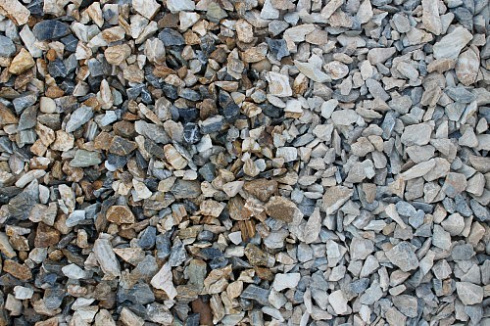 Kamenclub.ru: Мраморная крошка (щебень крошка медовый), фр. 10-20 мм.  купить в Мариуполе песчаник бежевый, серый каменная ландшафтная крошка  12000 руб/т   фото КАМЕНЬ КЛУБ