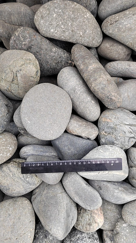 Kamenclub.ru: Галька речная окат (темно-серая) фр. 70-150 мм. купить  в Мариуполе галька речная темно-серая, синяя, серая речная галька округлая  8000 руб/т   фото КАМЕНЬ КЛУБ