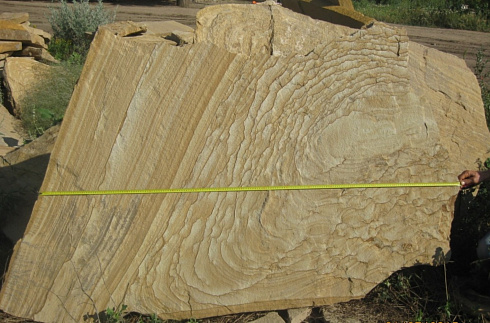 Kamenclub.ru: Форматный камень (плаха) пошаговая дорожка от 70-150 см (4 -12 см)  купить в Мариуполе плитняк  форматный плаха желтый песчаник 9 000 руб/т   фото КАМЕНЬ КЛУБ