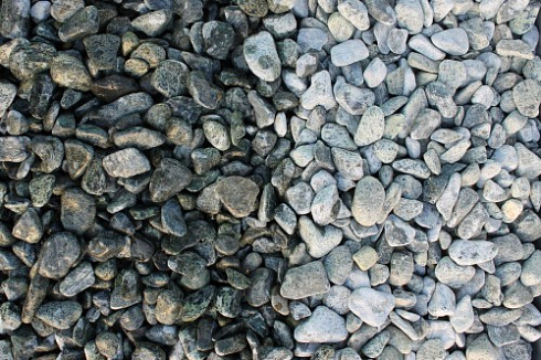 Kamenclub.ru: Щебень галтованный зеленый (змеевик) фр. 20-40 мм.  купить в Мариуполе мрамор зеленый, салатовый оголтованный щебень мраморный 12500 руб/т   фото КАМЕНЬ КЛУБ