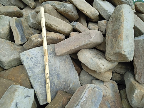 Kamenclub.ru: Песчаник для мощения дорожек, площадок, парковок ( фр 5-10 см)  купить в Мариуполе песчаник  серый желтый коричневый рыжий песчаник оголтованный окатанный 6500 руб/т   фото КАМЕНЬ КЛУБ