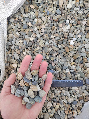 Kamenclub.ru: Галька речная окат (серая) фр.10-20 мм купить  в Мариуполе галька речная серая, серый, темно-серый, светло-серый, коричневый ландшафтная декоративная речная окатанная округлая галька 5000 руб/т   фото КАМЕНЬ КЛУБ