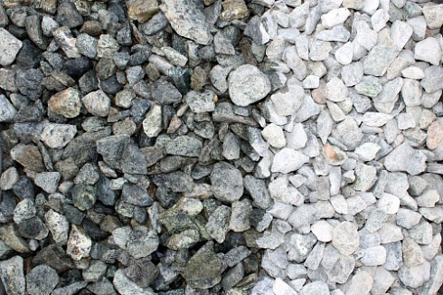 Kamenclub.ru: Щебень крошка зеленый (змеевик) фр. 20-40 мм.  купить в Мариуполе мрамор зеленый, салатовый ландшафтная мраморная крошка 8500 руб/т   фото КАМЕНЬ КЛУБ