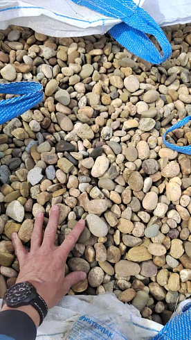 Kamenclub.ru: Галька речная окат рыжая фр. 20-40 мм. купить  в Мариуполе галька речная окатанная рыжая желтая серая округлая речная галька 5000 руб/т   фото КАМЕНЬ КЛУБ