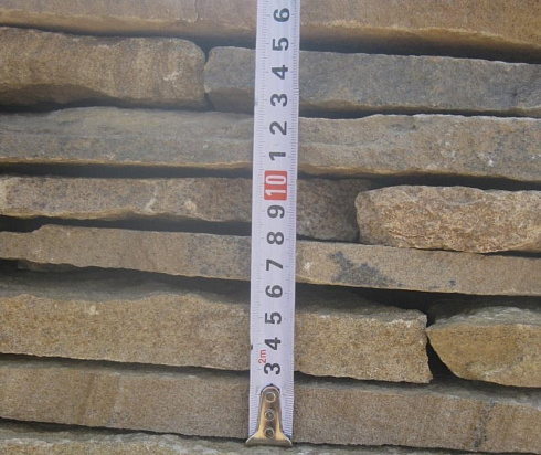 Kamenclub.ru: Песчаник пластушка желтый с разводом под дерево (2 см)  купить в Мариуполе плитняк желтый с разводами, желтый, рыжий, серый песчаник пластушка рваная ландшафтная 11 000 руб/м3   фото КАМЕНЬ КЛУБ