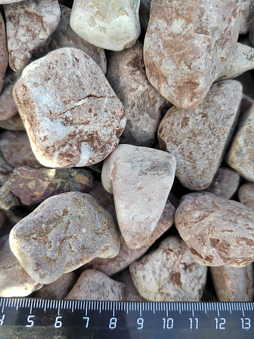 Kamenclub.ru: Мраморная крошка (щебень галтованный розовый) фр.20-40 мм.  купить в Мариуполе мрамор розовый, красный оголтованный округлый щебень  15000 руб/т   фото КАМЕНЬ КЛУБ