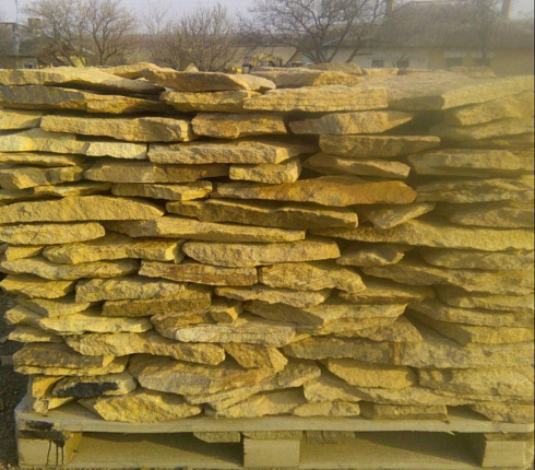 Kamenclub.ru: Песчаник пластушка "фонтанка" желтая (3,0 - 5,0 см)  купить в Мариуполе песчаник желтая, рыжий, желтый песчаник колотый рваный со сколом облицовочный 16200 руб/м3   фото КАМЕНЬ КЛУБ