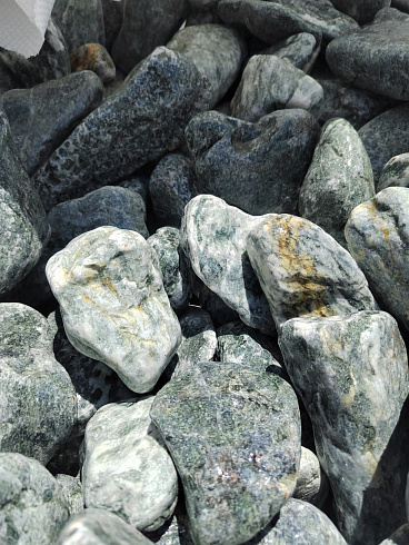 фото Галтованный жадеит (фр. 70-100 мм)  купить в Мариуполе в интернет-портале КАМЕНЬ КЛУБ