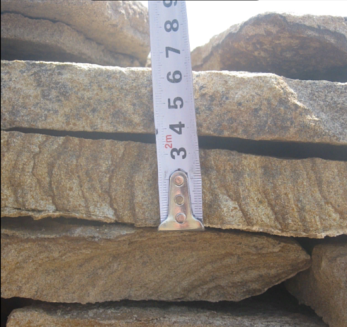 Kamenclub.ru: Песчаник пластушка желтый с рисунком (3 см)  купить в Мариуполе песчаник желтый с рисунком, рыжий, желтый песчаник пластушка ландшафтная рваная 8 500 руб/м3   фото КАМЕНЬ КЛУБ