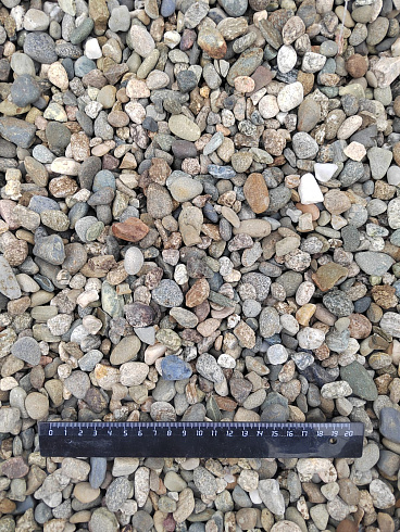 Kamenclub.ru: Галька речная окат (серая) фр.10-20 мм купить  в Мариуполе галька речная серая, серый, темно-серый, светло-серый, коричневый ландшафтная декоративная речная окатанная округлая галька 5000 руб/т   фото КАМЕНЬ КЛУБ