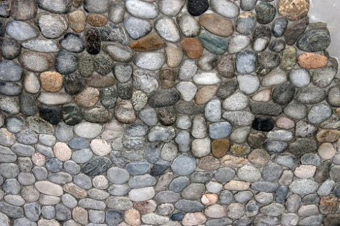 Kamenclub.ru: Галька речная плоская (ассорти) фр. 70-150 мм. купить  в Мариуполе галька галечник серый белый темно-серый синий светло-серый плоская природная галька  9000 руб/т   фото КАМЕНЬ КЛУБ