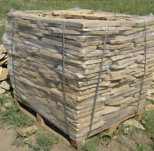 Kamenclub.ru: Песчаник пластушка желтый с рисунком (3 см)  купить в Мариуполе песчаник желтый с рисунком, рыжий, желтый песчаник пластушка ландшафтная рваная 8 500 руб/м3   фото КАМЕНЬ КЛУБ