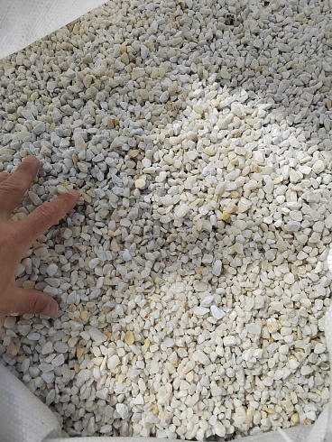 Kamenclub.ru: Мраморная крошка, щебень, цвет-белый, фр. 5-10 мм.  купить в Мариуполе мрамор белый, айвори, молочный мраморная каменная крошка ландшафтная 12000 руб/т   фото КАМЕНЬ КЛУБ