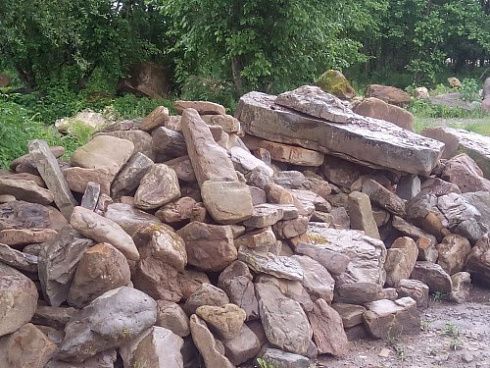 Kamenclub.ru: Песчаник декоративный ландшафтный (фр. 300-500 мм)  купить в Мариуполе песчаник желтый рыжий серый зеленый валун речной окатанный природный песчаника 4 500 руб/т   фото КАМЕНЬ КЛУБ