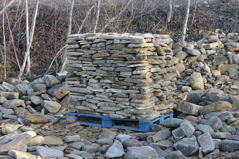 Kamenclub.ru: Песчаник колотый для облицовки (фр. 2-3 см)  купить в Мариуполе песчаник бежевый серый рыжий песчаник строительный 5000 руб/т   фото КАМЕНЬ КЛУБ