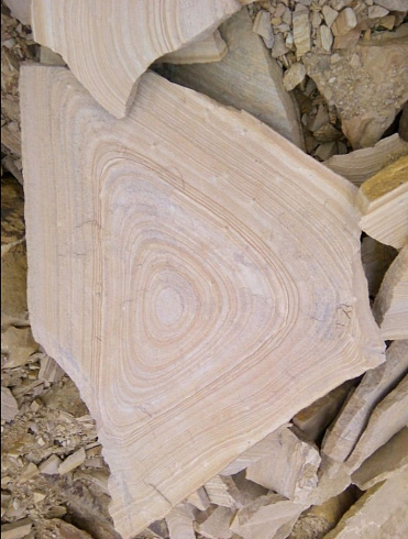 Kamenclub.ru: Форматный камень (плаха) пошаговая дорожка от 70-150 см (4 -12 см)  купить в Мариуполе плитняк  форматный плаха желтый песчаник 9 000 руб/т   фото КАМЕНЬ КЛУБ