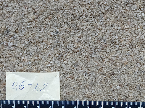 Кварцевый песок для площадок фр. 0,6-1,2 мм.  купить в Мариуполе фото Камень Клуб