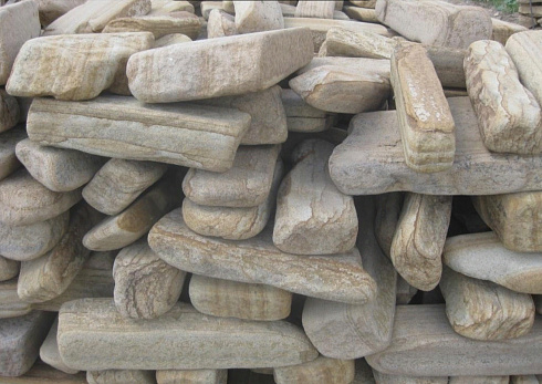 Kamenclub.ru: Песчаник пластушка галтованный желтый с рисунком (3 см)  купить в Мариуполе плитняк - пластушка желтый песчаник 21000 руб/м3   фото КАМЕНЬ КЛУБ