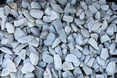 Kamenclub.ru: Мраморная крошка, щебень, цвет-белый,  фр. 20-40 мм.  купить в Мариуполе мрамор белый молочный слоновая кость айвори  мраморная крошка ландшафтная 12000 руб/т   фото КАМЕНЬ КЛУБ