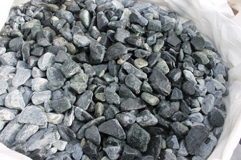 Kamenclub.ru: Щебень галтованный зеленый (змеевик) фр. 50-100 мм.  купить в Мариуполе галтовка мраморная зеленый, салатовый мрамор 12 500 руб/т   фото КАМЕНЬ КЛУБ