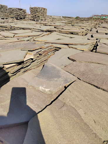 Kamenclub.ru: Песчаник пластушка серо-зеленый (3,0 см)  купить в Мариуполе песчаник серо-зеленый, серый, зеленый песчаник пластушка колотый рваный ландшафтный 10200 руб/м3   фото КАМЕНЬ КЛУБ