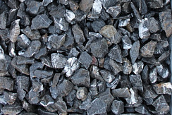 Kamenclub.ru: Щебень крошка черный (мрамор) фр. 5-10 мм.  купить в Мариуполе мрамор черный с белыми прожилками, черный, белый мраморная крошка декоративная ландшафтная 11000 руб/т   фото КАМЕНЬ КЛУБ