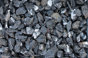 Kamenclub.ru: Щебень крошка черный (мрамор) фр. 5-10 мм.  купить в Мариуполе мрамор черный с белыми прожилками, черный, белый мраморная крошка декоративная ландшафтная 11000 руб/т   фото КАМЕНЬ КЛУБ