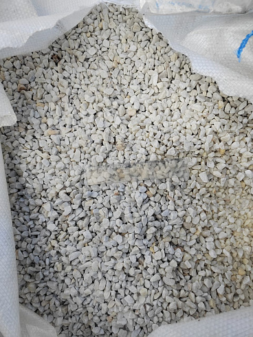 Kamenclub.ru: Мраморная крошка, щебень, цвет-белый, фр. 5-10 мм.  купить в Мариуполе мрамор белый, айвори, молочный мраморная каменная крошка ландшафтная 12000 руб/т   фото КАМЕНЬ КЛУБ