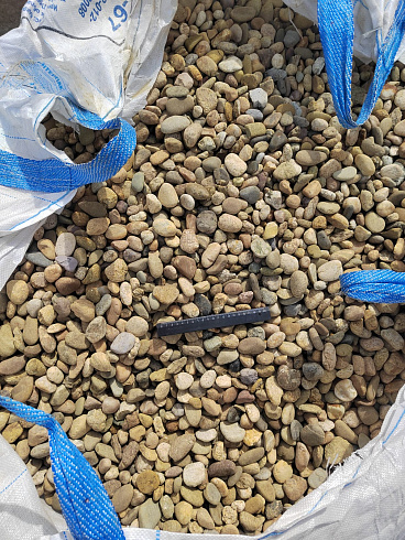 Kamenclub.ru: Галька речная окат рыжая фр. 20-40 мм. купить  в Мариуполе галька речная окатанная рыжая желтая серая округлая речная галька 5000 руб/т   фото КАМЕНЬ КЛУБ