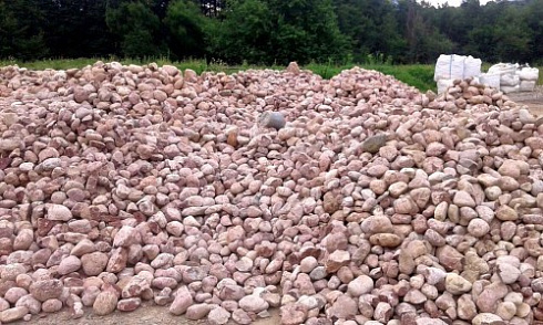 Kamenclub.ru: Розовый валунчик фр.100-300 мм.  купить в Мариуполе крупный природный камень розовый, серый молочный красный речной галечник природный 7850 руб/т   фото КАМЕНЬ КЛУБ