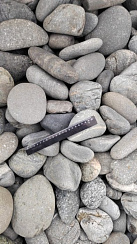 Kamenclub.ru: Галька речная окат (темно-серая) фр. 70-150 мм. купить  в Мариуполе галька речная темно-серая, синяя, серая речная галька округлая  8000 руб/т   фото КАМЕНЬ КЛУБ