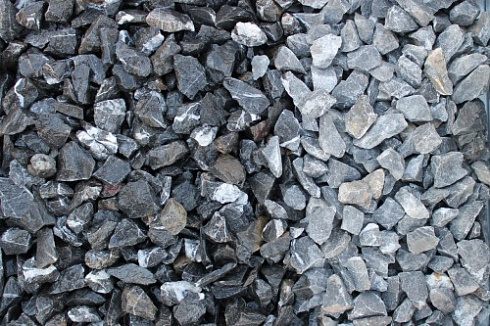 Kamenclub.ru: Щебень крошка черный (мрамор) фр. 20-40 мм.  купить в Мариуполе мрамор черный с белыми прожилками мраморная каменная крошка 11000 руб/т   фото КАМЕНЬ КЛУБ