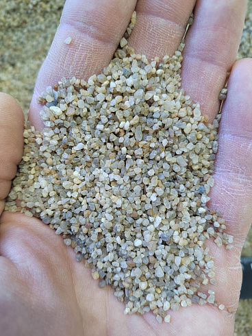 Кварцевый песок для водоподготовки фр. 1,6-3 мм.  купить в Мариуполе фото Камень Клуб