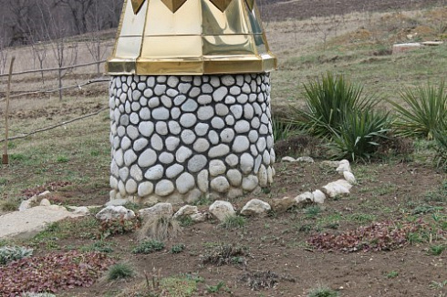 Kamenclub.ru: Галька речная плоская (бело-серая) фр. 100-200-300 мм. купить  в Мариуполе галька речная плоская серый, белый, бело-серый, серо-белый речная галька плоская  9000 руб/т   фото КАМЕНЬ КЛУБ