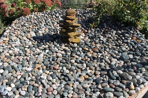 Kamenclub.ru: Галька окат (цветная картошка) фр. 50-100 мм. купить  в Мариуполе галька природная окатанная серый белый цветной синий темно-серый коричневый округлый галечник окатанный 6800 руб/т   фото КАМЕНЬ КЛУБ