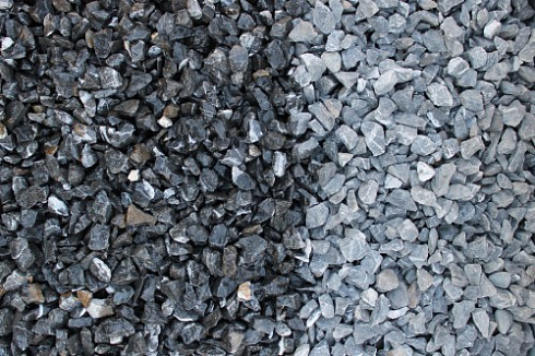 Kamenclub.ru: Щебень крошка черный (мрамор) фр. 10-20 мм.  купить в Мариуполе мрамор черный с белыми прожилками, черный, белый каменная ландшафтная декоративная крошка щебня 11000 руб/т   фото КАМЕНЬ КЛУБ