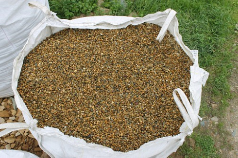 Kamenclub.ru: Галька окат (серо-желтая) фр.10-20 мм. купить  в Мариуполе галька серо-желтая, рыжая, серый речная окатанная округлая галька 5000 руб/т   фото КАМЕНЬ КЛУБ