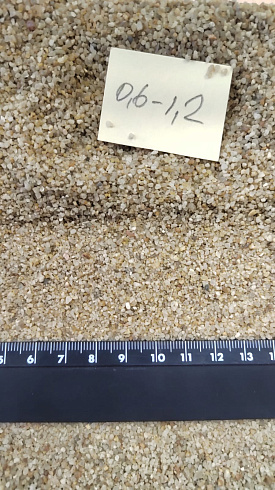 Кварцевый песок для площадок фр. 0,6-1,2 мм.  купить в Мариуполе фото Камень Клуб