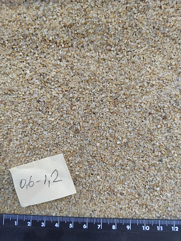 Кварцевый песок для площадок фр. 0,6-1,2 мм.  купить в Мариуполе фото Камень Клуб