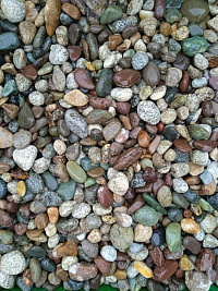 Kamenclub.ru: Галька речная окат цветная фр.5-10 мм. купить  в Мариуполе галька речная белый, серый, красноватый, синий, темно-серый речная окатанная галька декоративная 6800 руб/т   фото КАМЕНЬ КЛУБ