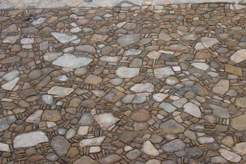 Kamenclub.ru: Песчаник для мощения дорожек, площадок, парковок ( фр 5-10 см)  купить в Мариуполе песчаник  серый желтый коричневый рыжий песчаник оголтованный окатанный 6500 руб/т   фото КАМЕНЬ КЛУБ