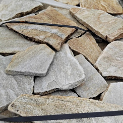 Kamenclub.ru: Песчаник пластушка галтованный желтый с рисунком (3 см)  купить в Мариуполе плитняк - пластушка желтый песчаник 21000 руб/м3   фото КАМЕНЬ КЛУБ