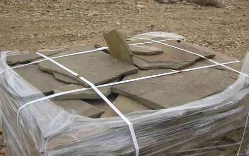 Kamenclub.ru: Песчаник пластушка серо-зеленый (4,0 см- 5,0 см)  купить в Мариуполе песчаник серо-зеленый, серый, зеленый песчаник рваный ландшафтный колотый 9000 руб/м3   фото КАМЕНЬ КЛУБ