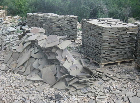 Kamenclub.ru: Песчаник пластушка серо-зеленый (1,5 см)  купить в Мариуполе плитняк - пластушка серо-зеленый, серый, зеленый пластушка рваная ландшафтная колотая 10200 руб/м3   фото КАМЕНЬ КЛУБ