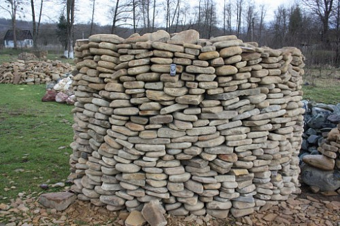 Kamenclub.ru: Песчаник для мощения дорожек, площадок, парковок ( фр 5-10 см)  купить в Мариуполе песчаник  серый желтый коричневый рыжий песчаник оголтованный окатанный 6500 руб/т   фото КАМЕНЬ КЛУБ