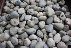 Kamenclub.ru: Речной валун (Ассорти) фр.100-300 мм.  купить в Мариуполе галечник серый, темно-серый, светло-серый речная галька крупных размеров 4200 руб/т   фото КАМЕНЬ КЛУБ